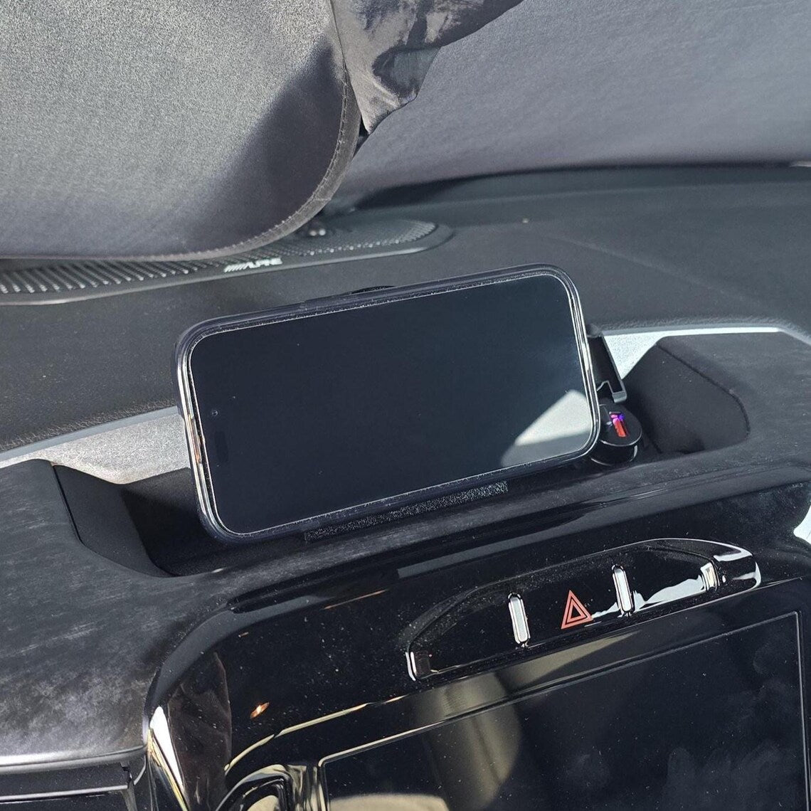 2019-2026 Ram Truck Magsafe Charger - Dash Mounted